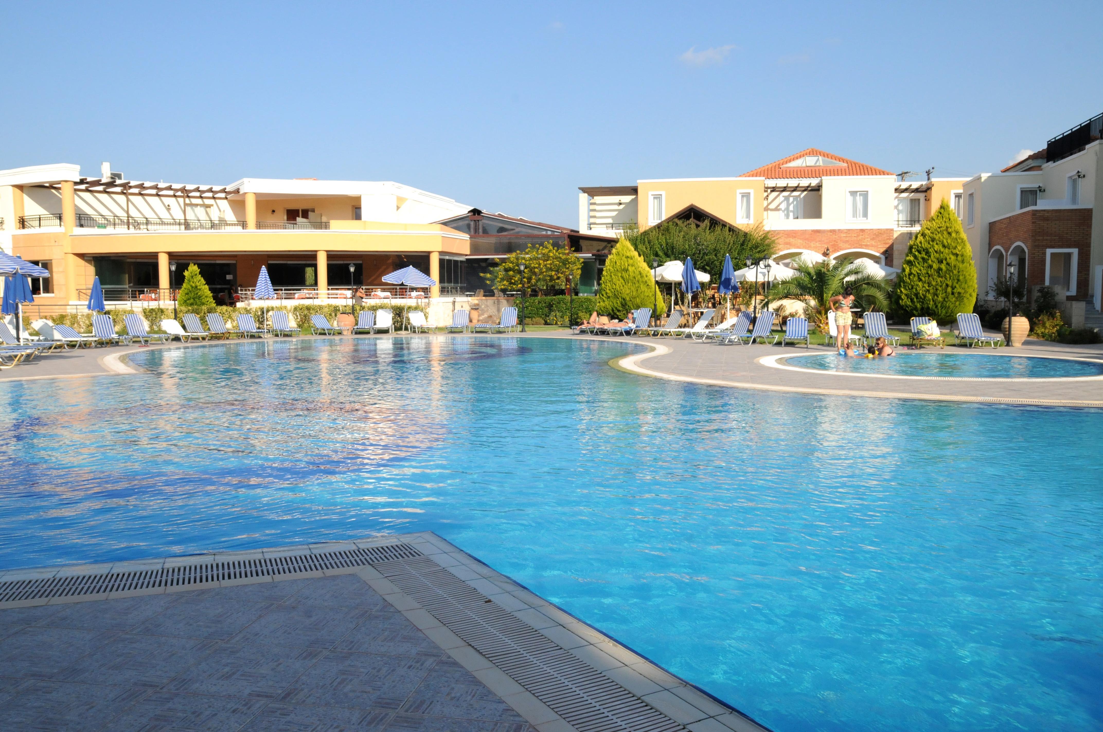 Chrispy Waterpark Resort Kolymbari Exterior photo